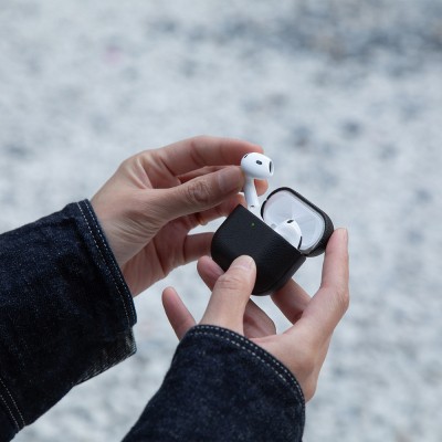Apple AirPods 4 Kılıf Qi M-Safe Şarj Özellikli Native Union RE Classic Serisi Suni Deri Kapak - 14