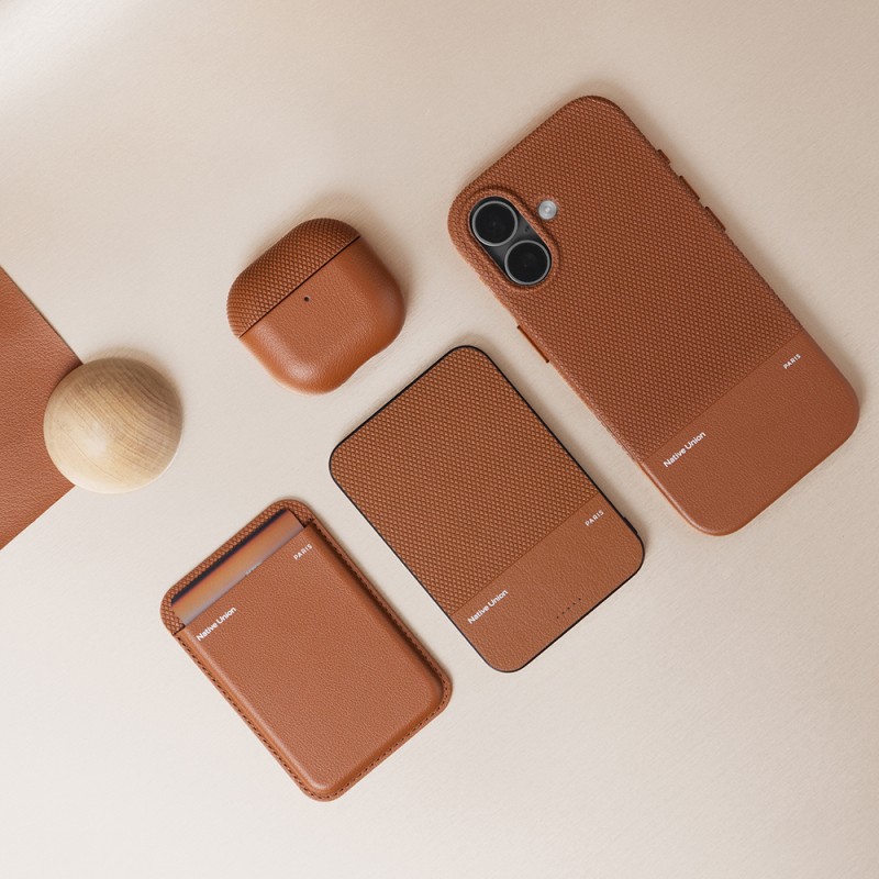 Apple AirPods 4 Kılıf Qi M-Safe Şarj Özellikli Native Union RE Classic Serisi Suni Deri Kapak - 16
