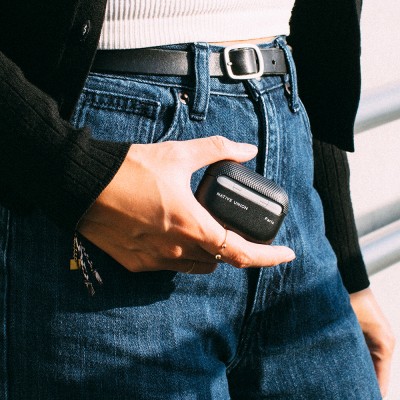 Apple AirPods Pro 2 Kılıf Qi M-Safe Şarj Özellikli Native Union RE Classic Serisi Suni Deri Kapak - 15