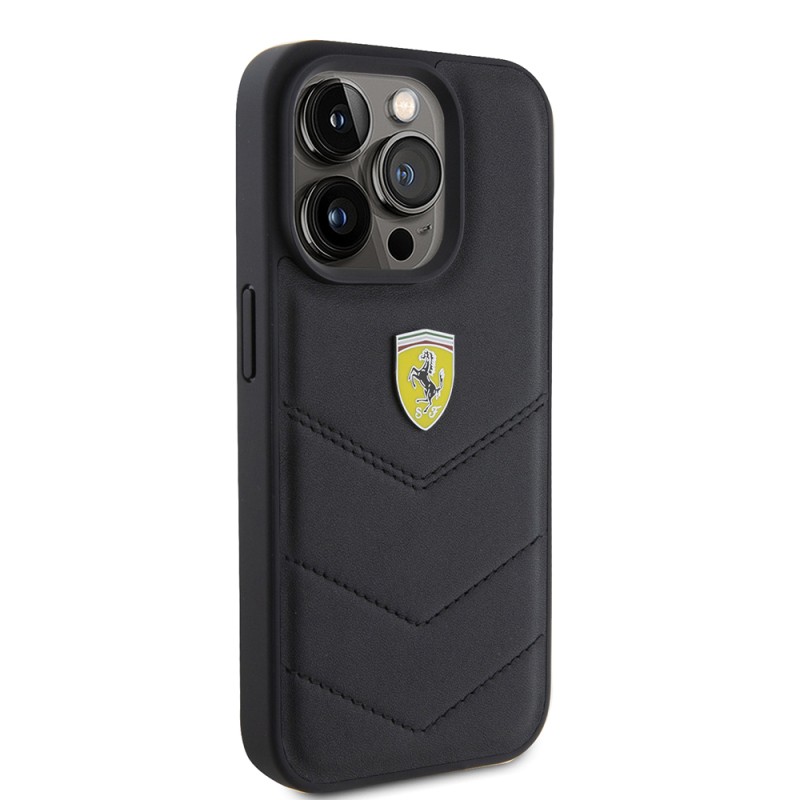 Apple iPhone 15 Pro Kılıf Ferrari Orjinal Lisanslı Deri Dikişli Arka Yüzey Metal Logo Tasarımlı Kapak - 13