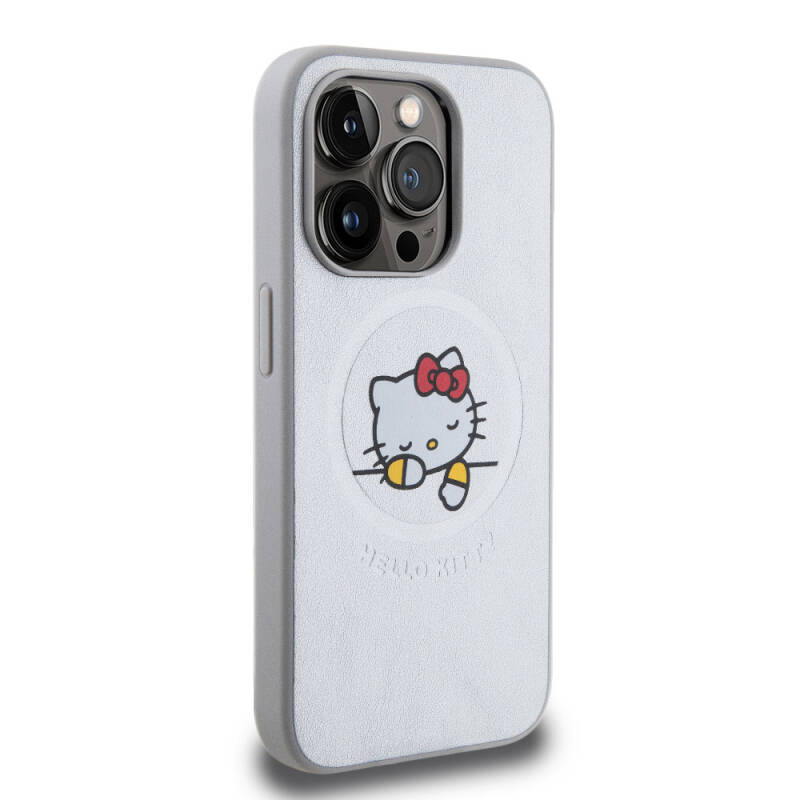 Apple iPhone 15 Pro Kılıf Hello Kitty Orjinal Lisanslı M-safe Şarj Özellikli Baskı Logolu Uyuyan Kitty Deri Kapak - 12