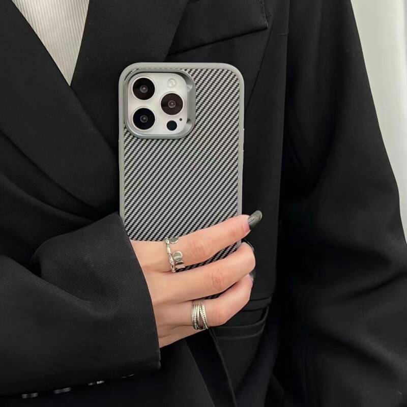 Apple iPhone 15 Pro Kılıf M-safe Şarj Özellikli Karbon Fiber Görünümlü Zore Troy Kapak - 5