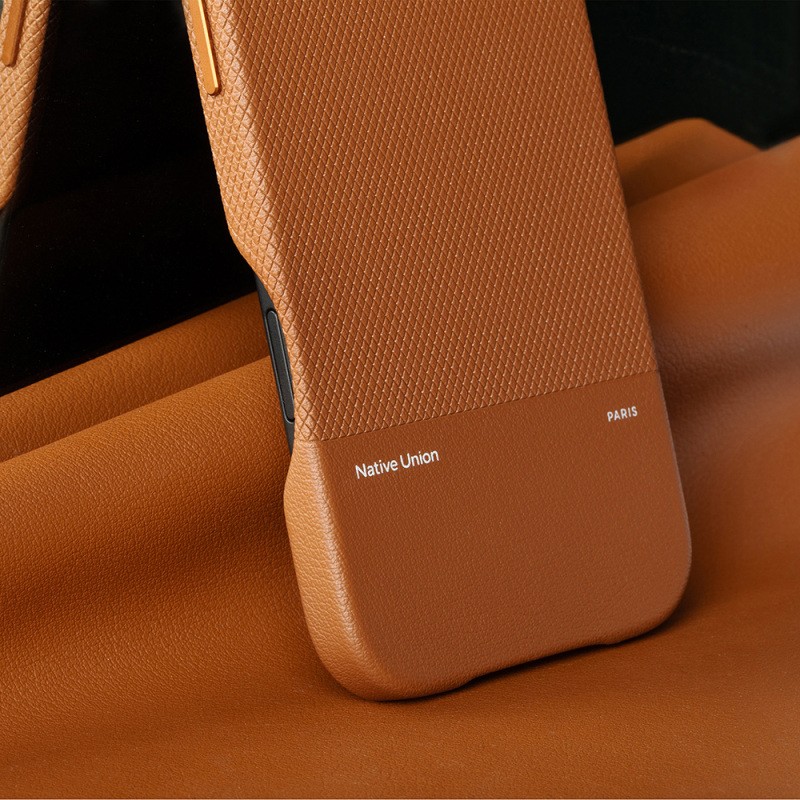 Apple iPhone 17 Pro Kılıf M-safe Şarj Özellikli Deri Dokulu Native Union RE Classic Serisi Kapak - 35