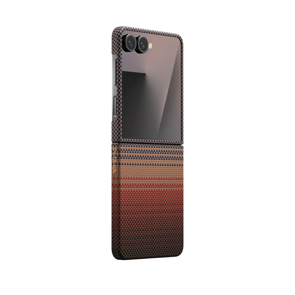 Galaxy Z Flip 7 Kılıf M-safe Şarj Özellikli Aramid Karbon Fiber Pitaka Tactile Woven Sunset-Moonrise Serisi Kapak - Kahverengi