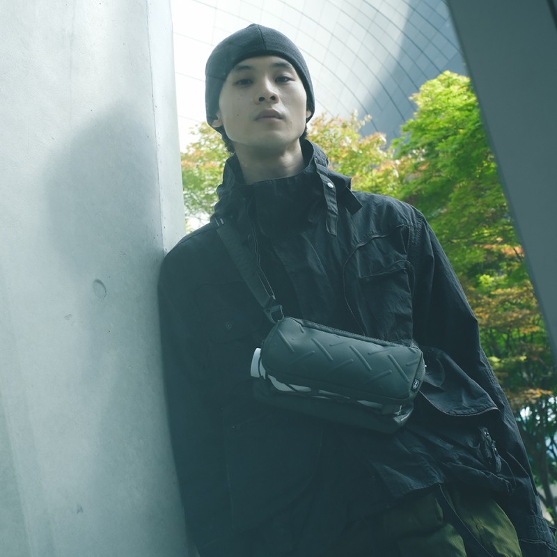Skinarma Sacoche Juno Cross-Hatch Desenli Naylon Scout Boyun Askı Kayışlı Çapraz Vücut Çantası - 11