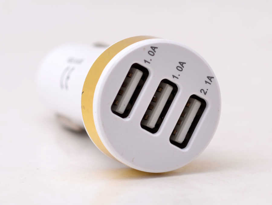 Zore 3 Usb li 2 in 1 Micro Araç Şarj Seti 3000 Mah - Beyaz